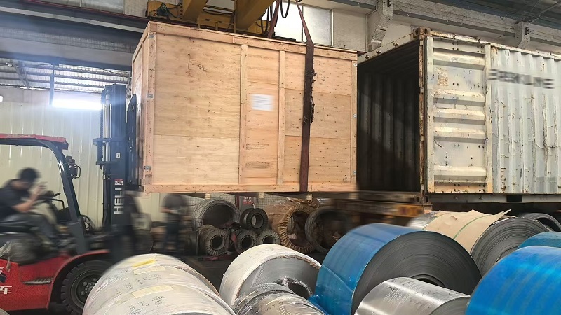 Pembaruan Pengiriman Pabrik: Pemuatan Forklift dan Pengiriman Aman